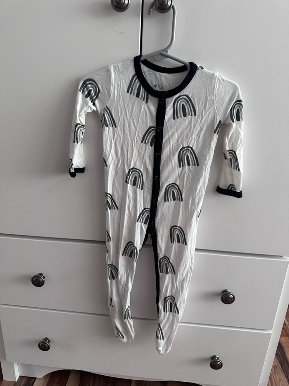 Kyte BABY White Footie with Black Rainbow Print